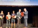 Predsednik OZVVS Škofja Loka prejema priznanje