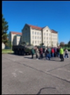 V ozadju Kadetnica