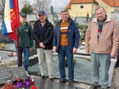 Še zadnji trenutki ob grobu