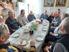 Polna miza dobrot