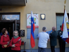 Rudi Zadnik in predsednik Pavel Jereb odkrijeta ploščo