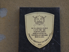 Spominska plošča Tajno skladišče orožja in streliva 1990-1991