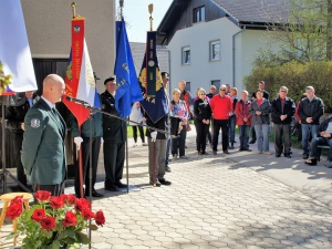 Zbralo se je veliko prijateljev in domačinov