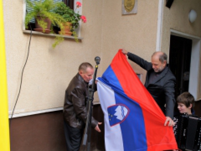 Obeležje sta odkrila Pavle Kalan in župan Škofje Loke Miha Ješe